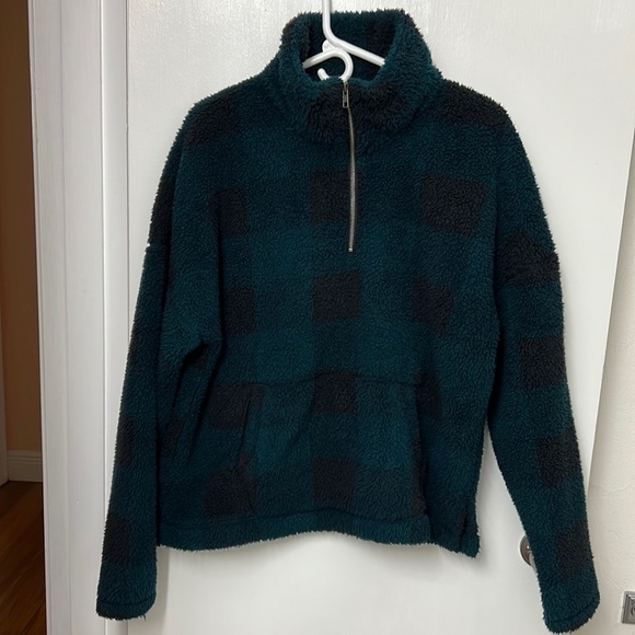 True Craft 3/4 zipper Fleece with front pocket pouch. Green w/ black plaid - Picture 1 of 9